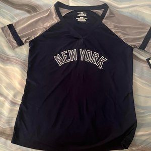 Women's New York Yankees shirt-NWT